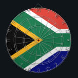 Drapeau Afrique du Sud Darttavla<br><div class="desc">Drapeau de l'Afrique du Sud: " !ke e: /xarra //ke " → "L'unité dans la diversité".
La devise nationale est en Ixam,  une langue d'Afrique du Sud éteinte de nos jours.</div>