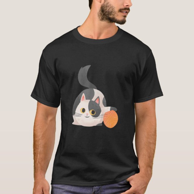 Drawn Cute Cat Playing T Shirt (Framsida)