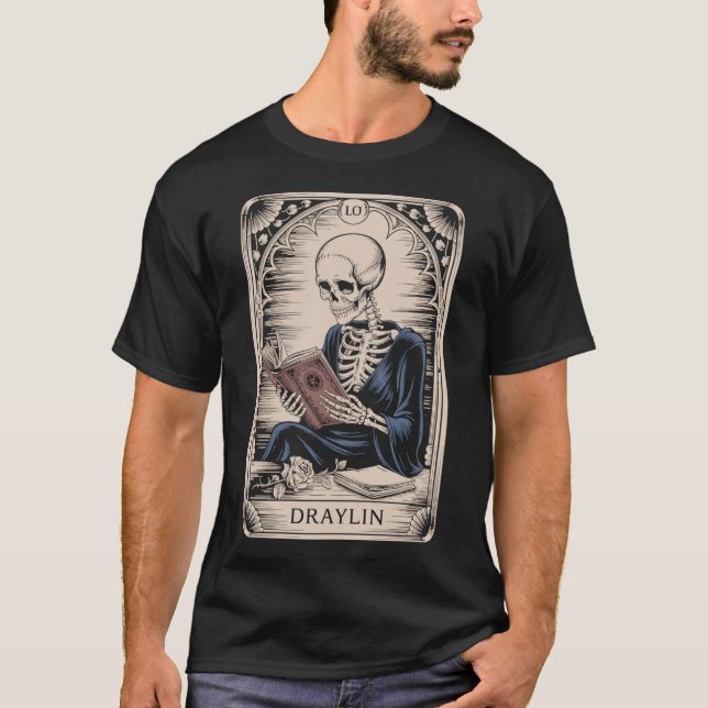 DRAYLIN Skelett mit Buch Tarot Karte T Shirt (Framsida)