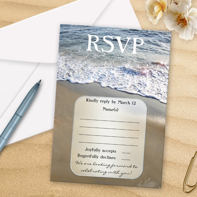 Dream Beach Wedding OSA kort (RSVP card featuring a dreamy beach image with waves flowing on the sand)