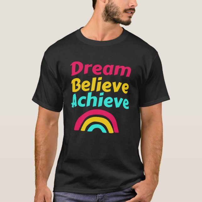 Dream Believe Achieve Inspirational Tee Law of Att (Framsida)