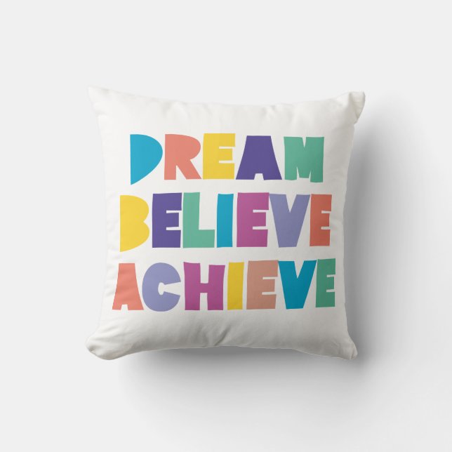 DREAM BELIEVE ACHIEVE KUDDE (Framsida)