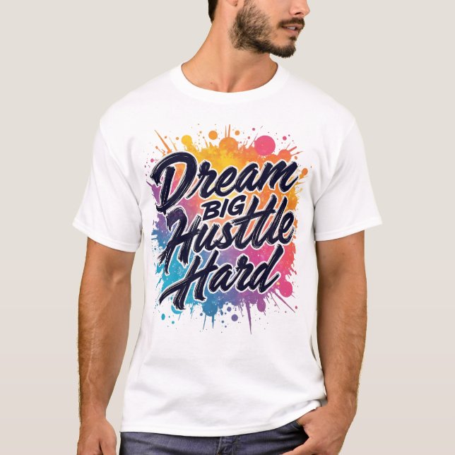 Dream Big Hustle Hard - Motiverande T Shirt (Framsida)