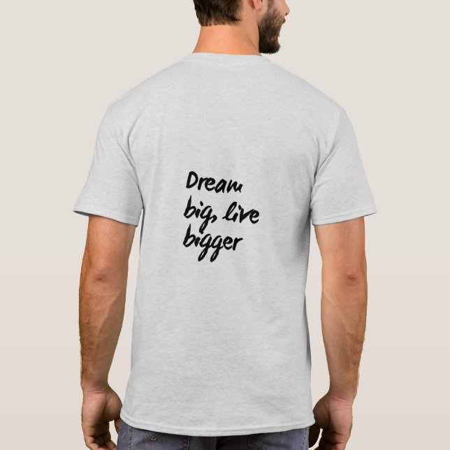 "Dream Big, Live Bigger" Motivational T-Shirt (Baksida)