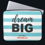 Dream Big, skripttext, Personlig, Anpassningsbar f Laptop Sleeve<br><div class="desc">Inspira dina dagliga strävanden med vår "Dream Big"-skript Personlig Anpassningsbar Färg Laptop sleeve. Det här laptop sleeve är inte bara ett skyddande tillbehör till din enhet. Det är ett motivationellt biet som uppmuntrar dig att fullfölja dina ambitioner och ambitioner. Eleganten "Dream Big" är en ständig påminnelse om att sikta högt...</div>