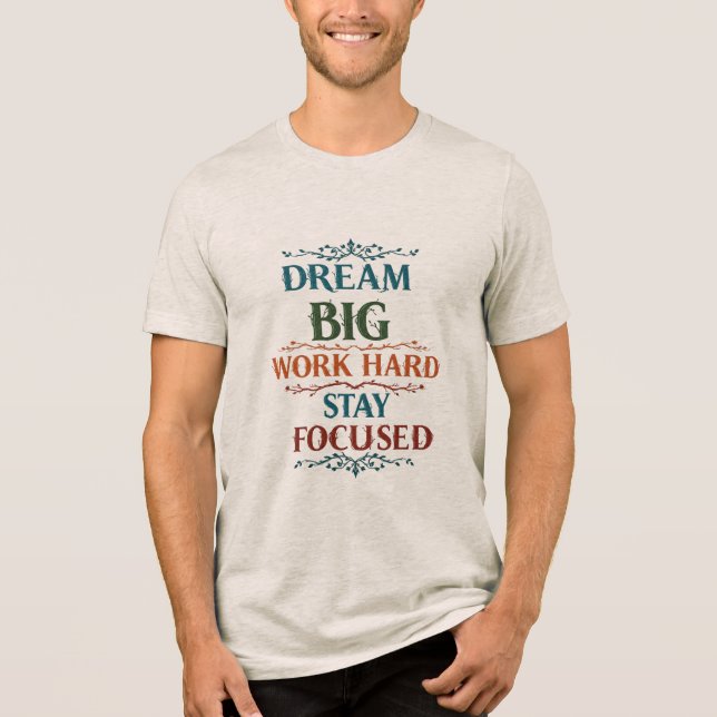 Dream Big, Work Hard, Keep Focused - Motivering T Shirt (Framsida)