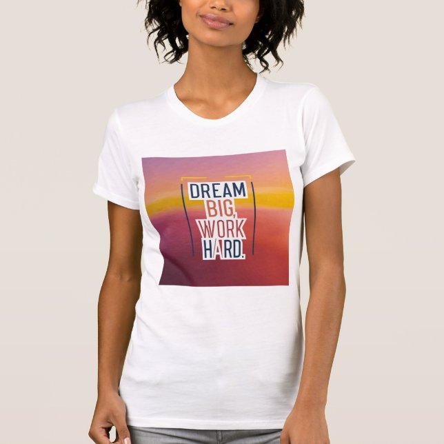 "Dream Big, Work Hard" T-Shirt (Framsida)