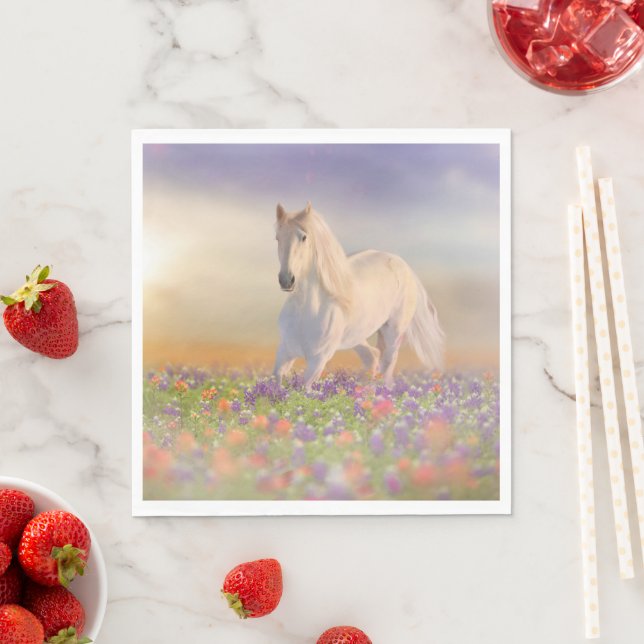 Dream Horse som går genom rosa Blomskugga Pappersservett (Insitu)