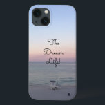 Dream Life Citote Colorful Ocean Sunrise<br><div class="desc">Dream Life citerar havssolcellstelefoni. Föreställ dig att du ska se den här jättefina,  färgstarka soluppgången. Det är drömlivet! Citatet "Dream Life" i ett söt svart teckensnitt över en bild av en rosa soluppgång som kommer till liv över stranden och en livräddarshack i Panama City i Florida.</div>