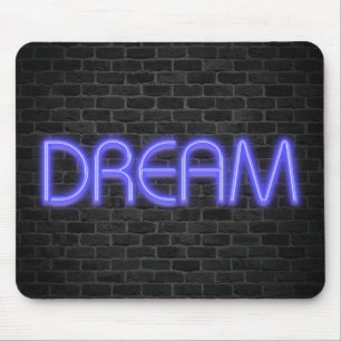 DREAM-text i neon ljus på tegel Musmatta