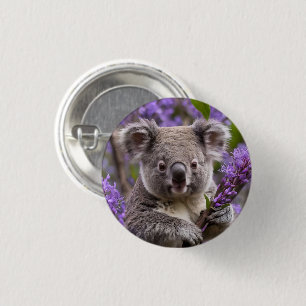 "Dreaming in Lila: A Koala i Jacaranda Träd Knapp