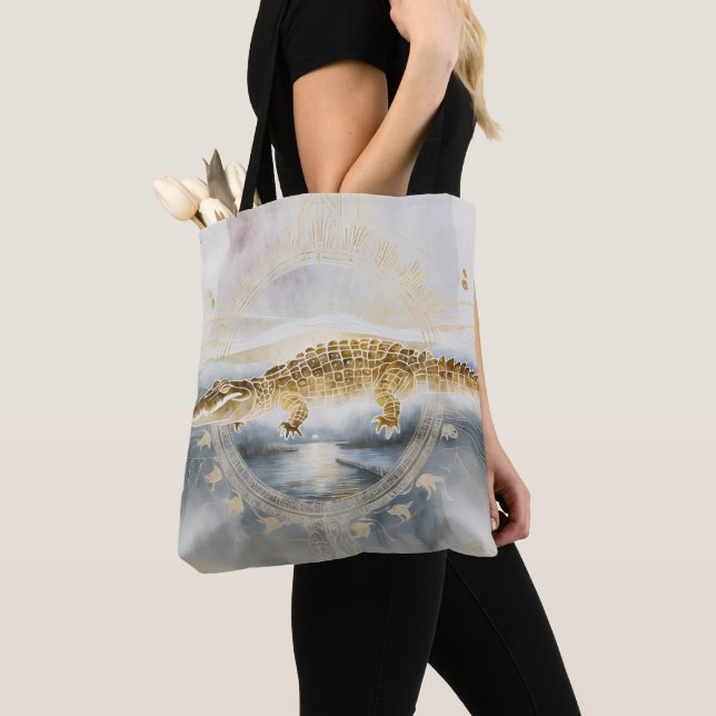 Dreamwoven Guardian Alligator Tote  Tygkasse (Närbild)