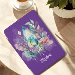Dreamy Boho Crystals Dreamcatcher iPad Mini Skydd<br><div class="desc">Denna drömboho ipad cover har en stor tårformad kristaller med en vacker blandning av akamarin och turkos färg. Fintvätt, hängande kristaller och en dröm catcher att skydda din iPad med magi. Personlig med ditt namn, det här fantastiska höljet gör att du kan ta med dig ett naturdrag var du än...</div>