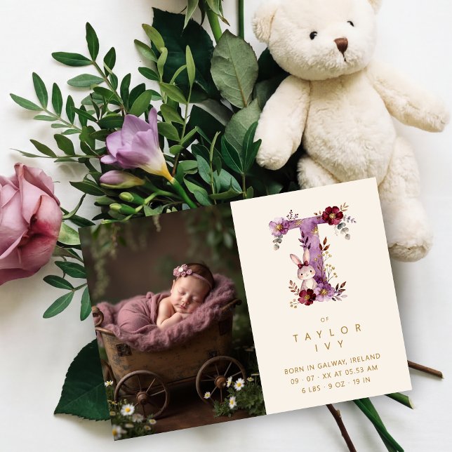 Dreamy Bunny T Initial Gold Glitter Newborn Meddelande (Dreamy Funny Bunny Romantic Floral T Initial in Burgundy & Gold Glitter Effect for Newborn Photo.)