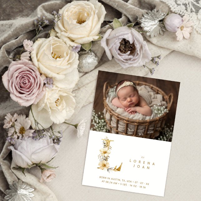 Dreamy Floral E Initial Gold Glitter Newborn Meddelande (Dreamy Romantic Floral L Initial in Gold Glitter Effect for Newborn Photo Announcement Card Design.)