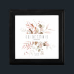 Dreamy Foliage Bröllop Bridesmaid  Pnk ID817 Minnesask<br><div class="desc">Fintvätt med små blomaccenter i mjuka, drömmande skal av grädde, taupe och ro guld med stänk i glitter, och unika designlayouter gör detta till en spännande samling, särskilt för vår bröllop. Presentlådan för din brud eller annan bröllopsfest som visas här har ett mejeriblad gräns runt ett sans serif-teckensnitt "Bridesmaid" i...</div>