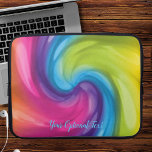 Dreamy Rainbow Swirl Laptop Fodral<br><div class="desc">Den här rikliga färgaden snabbt mönstrad laptop sleeve är redo för ditt namn eller annan personlig (valfritt). Välj mellan tre storleka alternativ.</div>