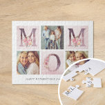 Dreamy Rosa Blommigt MAMMA Photo Collage Mors dag Pussel<br><div class="desc">Skicka mamma ett kreativ som alternativ till det vanliga tråkiga hälsningskortet - en personlig för hälsningskort för pussel i anpassningsbar med dina foton och meddelandet från Lycklig Mors dag! Den här söten har MAMMA brev som dekorerats med vattenblommor av elegant rosa som blandas med en ram av dina 3-anpassningsbars foton....</div>