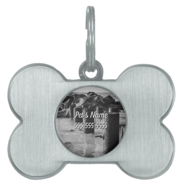 Dreamy Seawall Grayscale Pet Namn bricka (Framsidan)