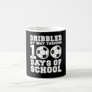 Dribblade min väg genom 100 dagars skolfotboll kaffemugg
