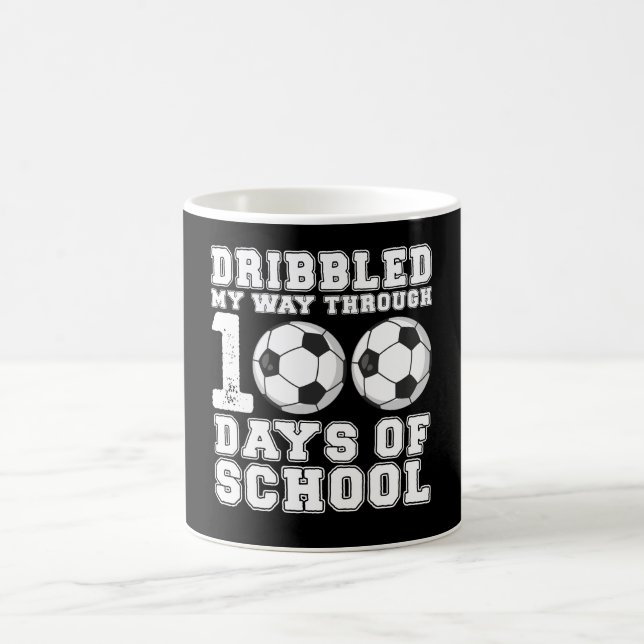 Dribblade min väg genom 100 dagars skolfotboll kaffemugg (Center)