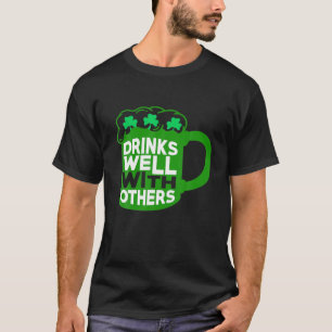 Drick bra med andra Sarcastic Party-roliga dryck T Shirt