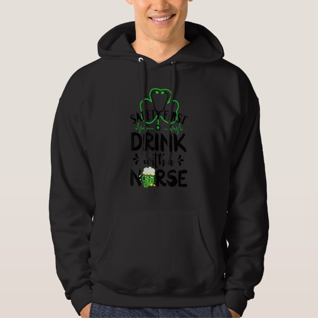Drick först med en näsa, St. Patricks D. Hoodie (Framsida)