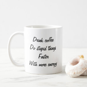 Drick kaffe Gör dum sak roligt mugg