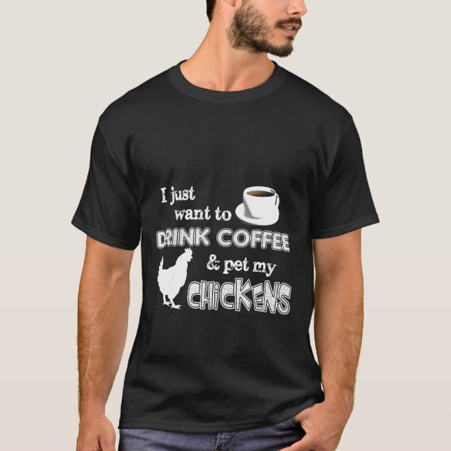 Drick kaffe och ät mina kycklingar. t shirt (Framsida)