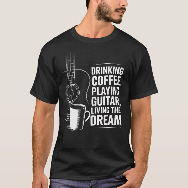 Drick kaffe spelar gitarr lever drömmen rolig t shirt (Framsida)