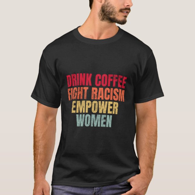 Drick kaffebekämpningen av rasism t shirt (Framsida)