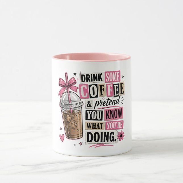 Drick lite kaffe Roligt citat Grafisk konst Mugg (Center)