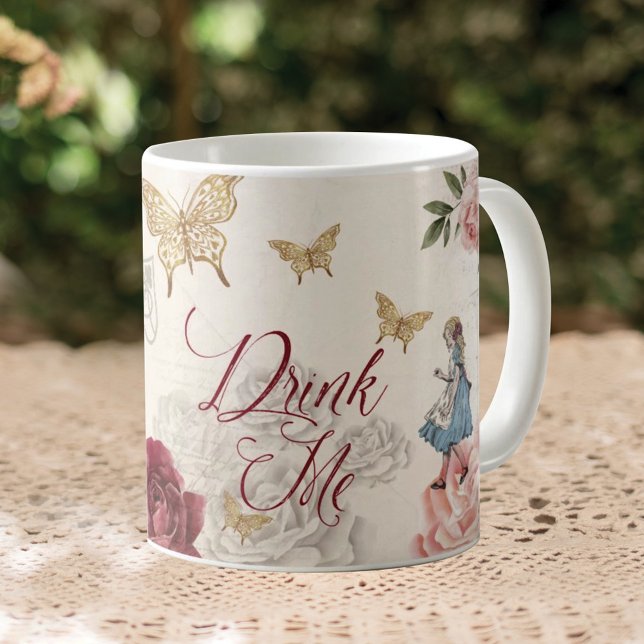 Drick mig Vintage Alice i Wonderland Collage Kaffemugg (Skapare uppladdad)
