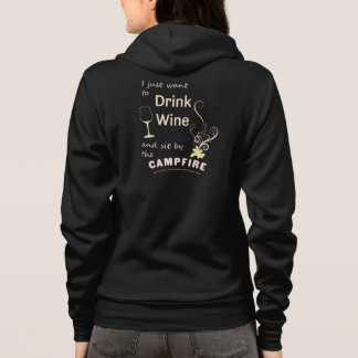 Drick vin camping hoodie sitt vid lägereld tee