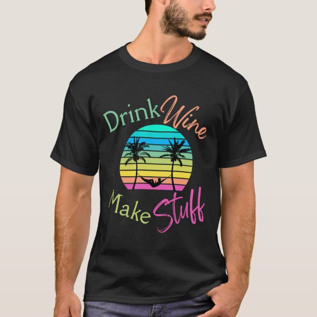 Drick Vin och gör Saker solnedgång med Handflatan  T Shirt (Framsida)