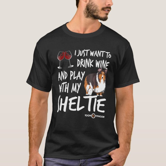 Drick vin och lek med min Sheltie Funny Sheltie T Shirt (Framsida)