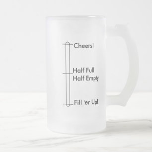 Dricka exponeringsglas. Klar glass ölmuggar Frostat Ölglas