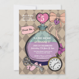 Dricka mig inbjudan Alice i underlandfödelsedag