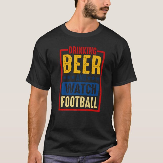 Dricka öl och titta på fotboll t shirt (Framsida)