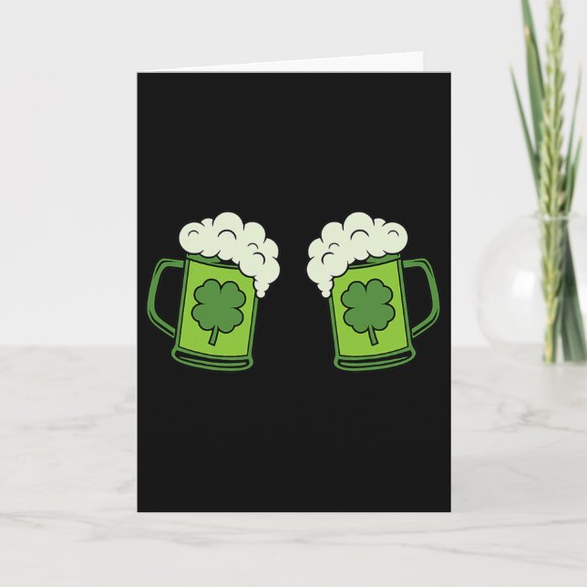 Dricker grönt öl bröst Shamrock irländska Patricks Kort (Framsida)
