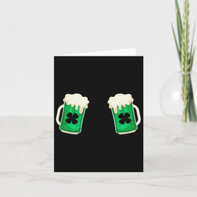 Dricker grönt öl bröst Shamrock irländska St Patri Kort (Framsida)