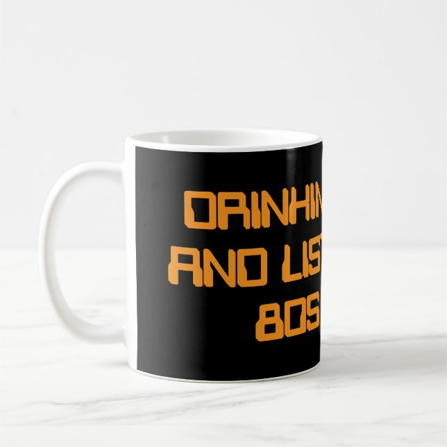 Dricker kaffe och lyssnar på 80-talsmusik  kaffemugg (Vänster)