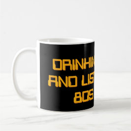 Dricker kaffe och lyssnar på 80-talsmusik kaffemugg