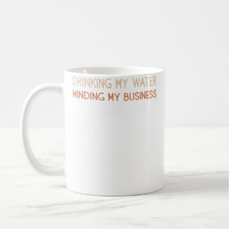 Dricker Min Vatten Bryr Mig Om Mina Affärer Kaffemugg