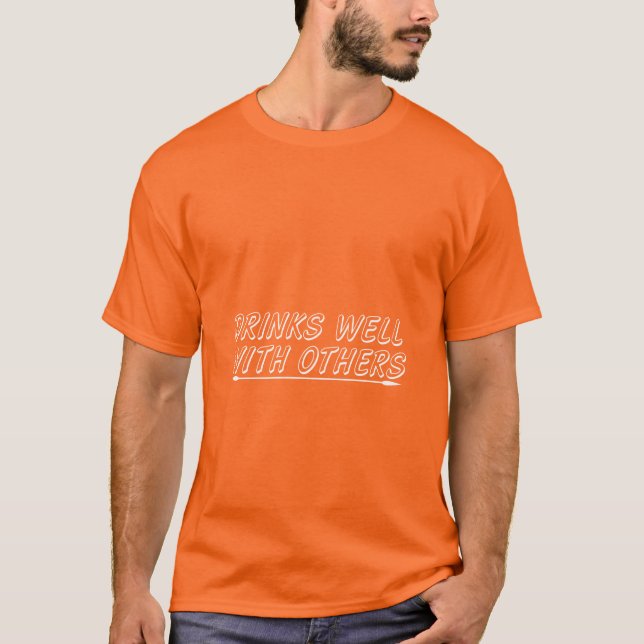 Dricker Väl Med Andra T Shirt (Framsida)