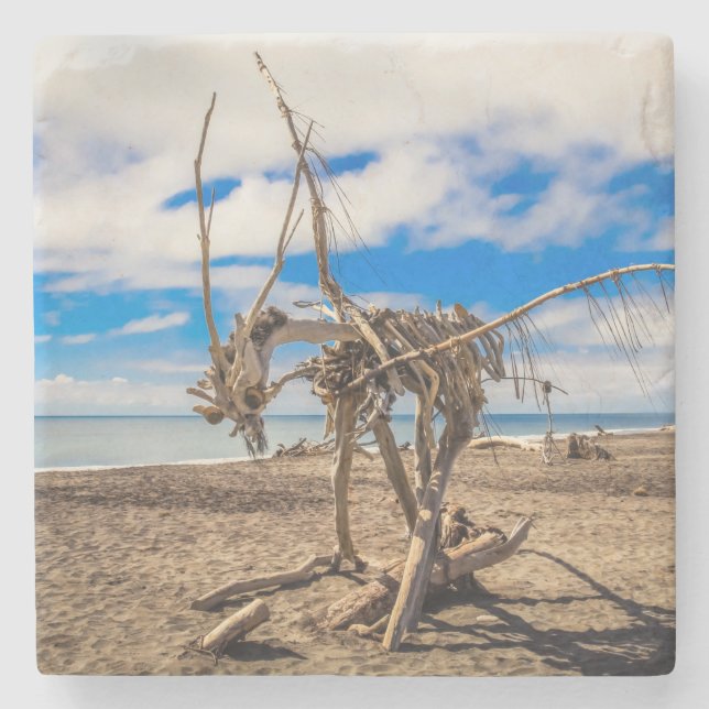 Driftwood-grafik på Hokitika Beach, Nya Zeeland Stenunderlägg (Framsidan)