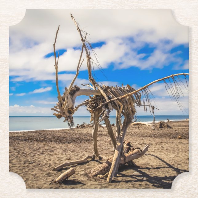 Driftwood-grafik på Hokitika Beach, Nya Zeeland Underlägg Papper (Framsida)