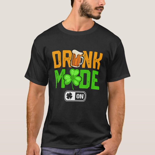 Drineringstorget Irish Drinking Mode St patrick's  T Shirt (Framsida)