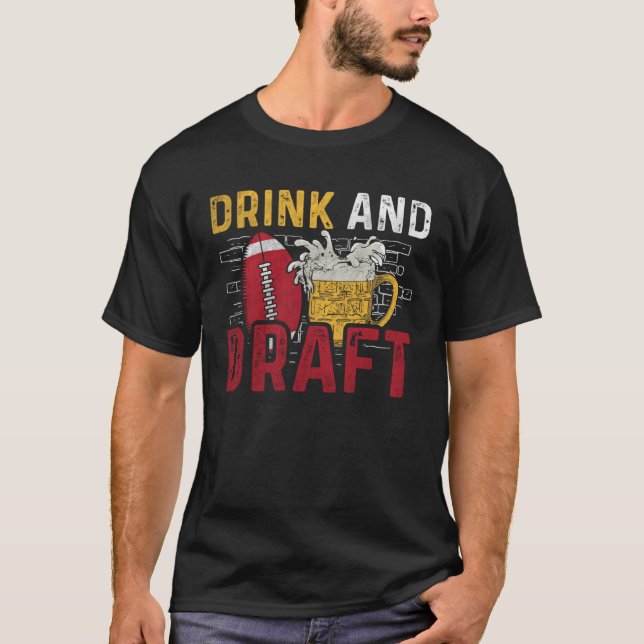 Drink and Draft Beer  Fantasy Football T Shirt (Framsida)
