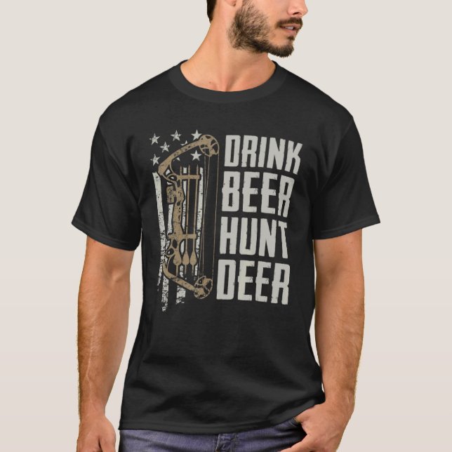 Drink Beer Hunt Hjort Funny Archery Bow Hunting Dr T Shirt (Framsida)